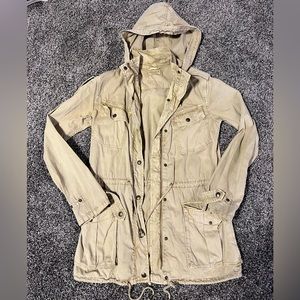 Aritzia Talula Women’s Cargo Jacket in Tan